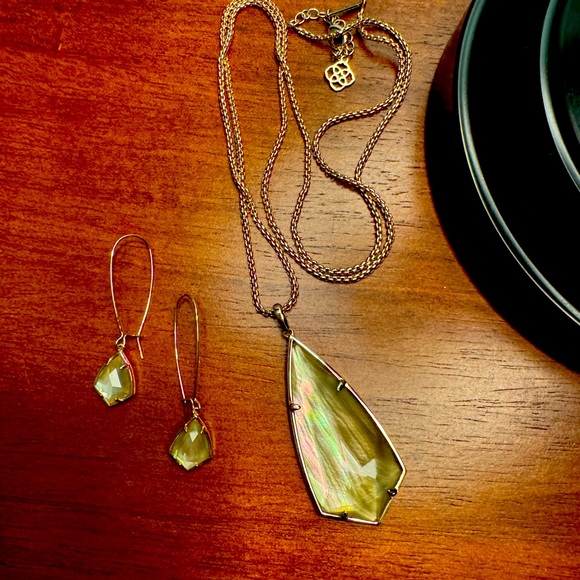 Kendra Scott Jewelry - Kendra Scott necklace and earring set